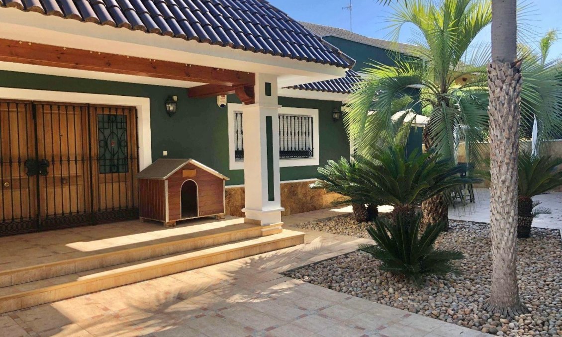 Resale - Villa -
El Palmar