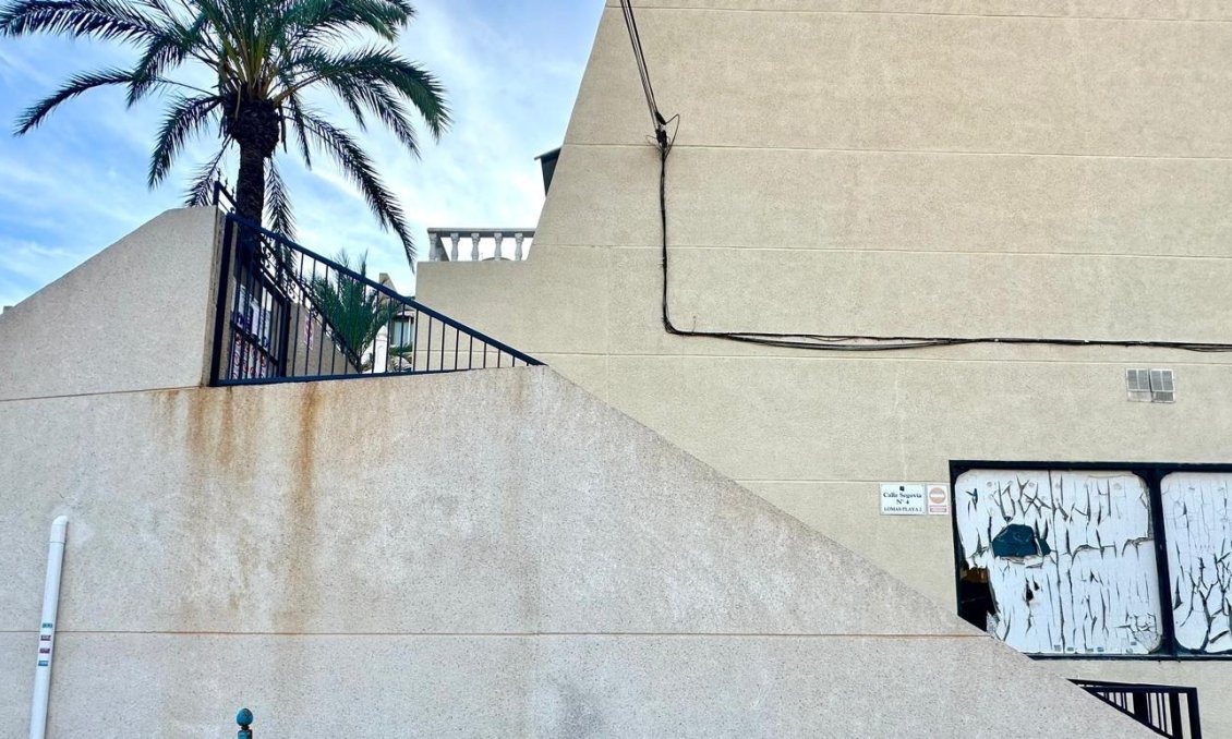 Resale - Duplex -
Torrevieja - La Mata