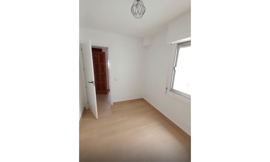 Wiederverkauf - Wohnung -
Guardamar del Segura - Guardamar Playa