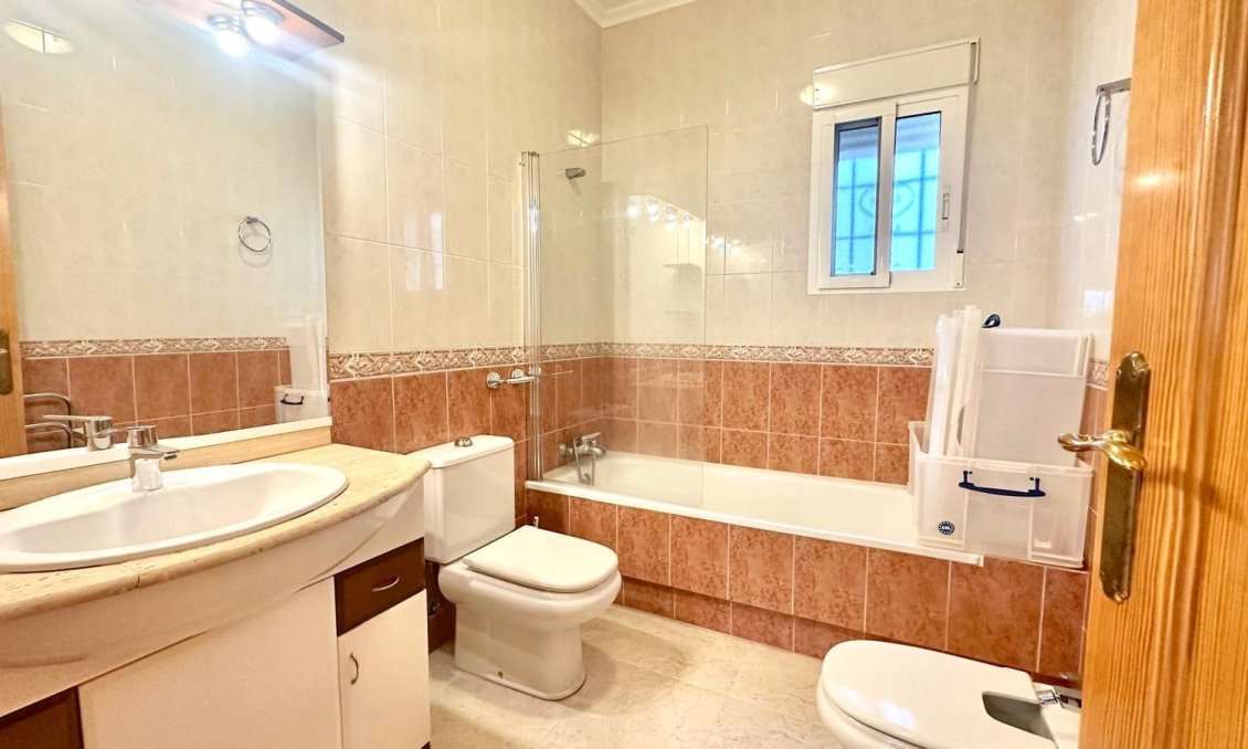 Wiederverkauf - Villa -
Bigastro - Comunidad Valenciana