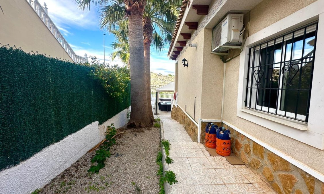 Wiederverkauf - Villa -
Bigastro - Comunidad Valenciana