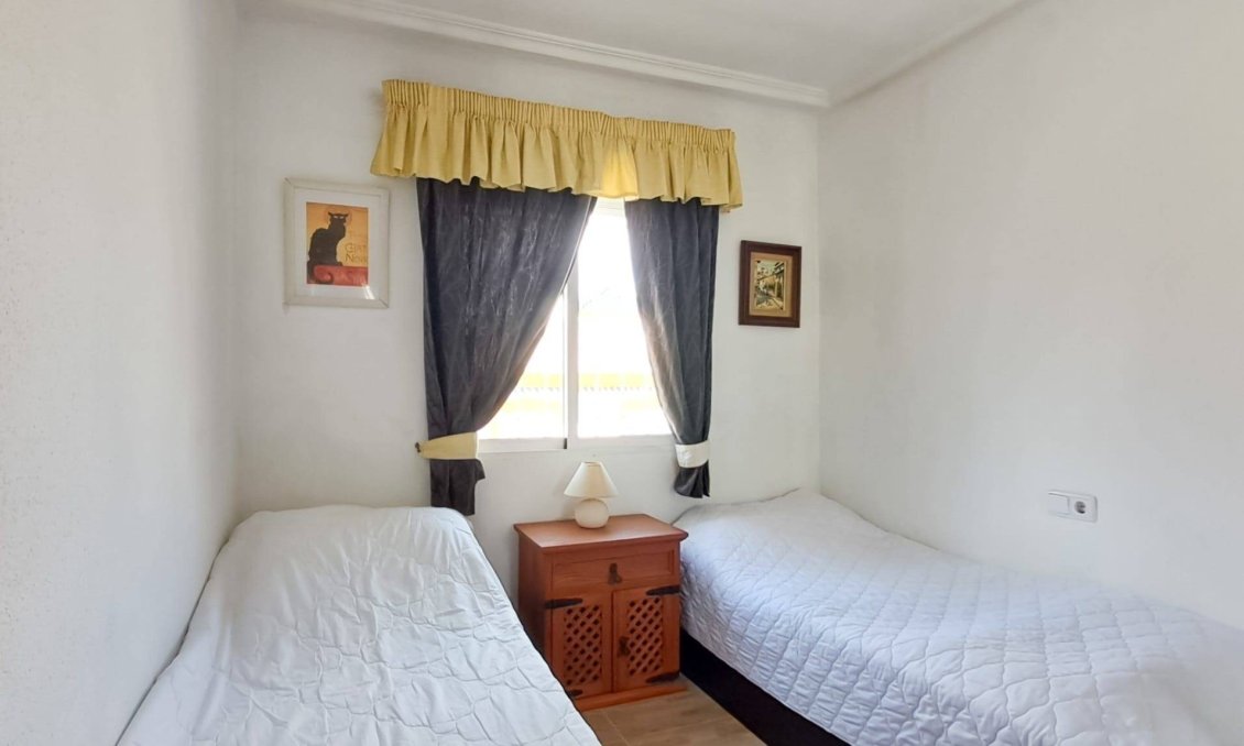 Resale - Apartment -
Torrevieja - Parque Acuático - Sector 25