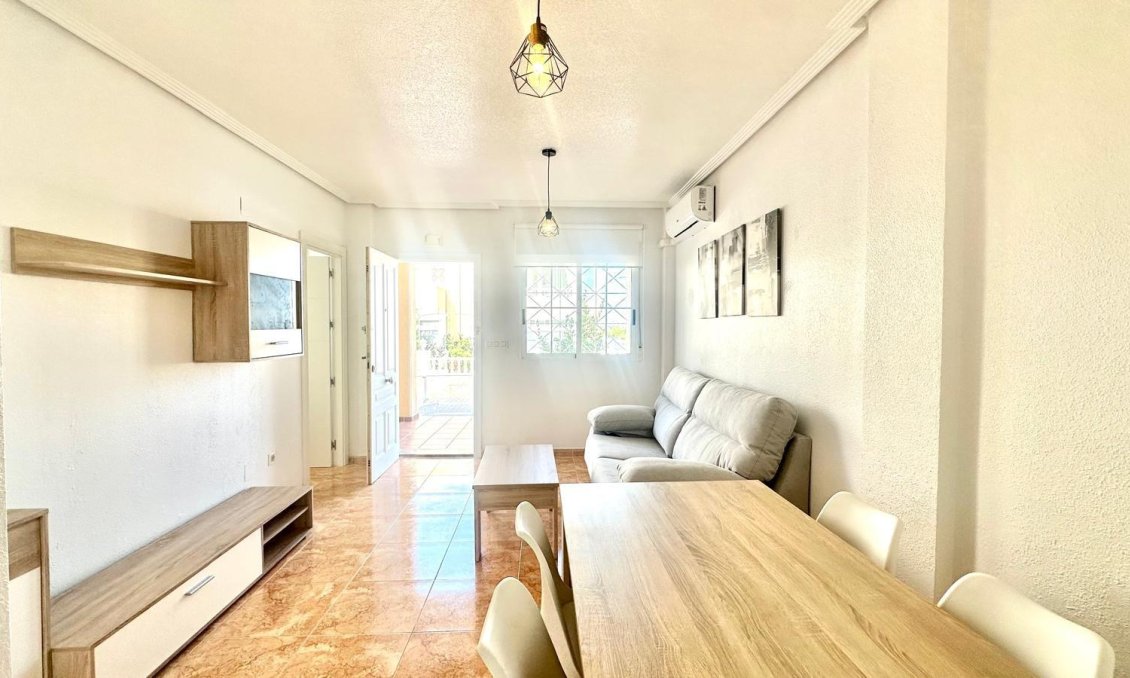 Wiederverkauf - Bungalow -
Torrevieja - Playa de los Locos