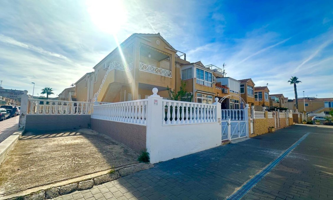 Wiederverkauf - Bungalow -
Torrevieja - Playa de los Locos