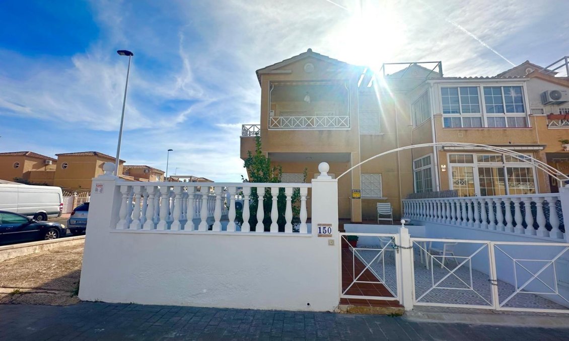 Wiederverkauf - Bungalow -
Torrevieja - Playa de los Locos