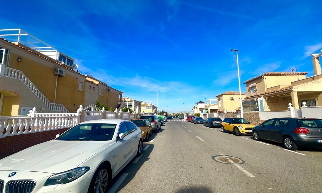 Wiederverkauf - Bungalow -
Torrevieja - Playa de los Locos