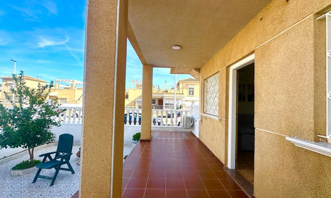 Wiederverkauf - Bungalow -
Torrevieja - Playa de los Locos