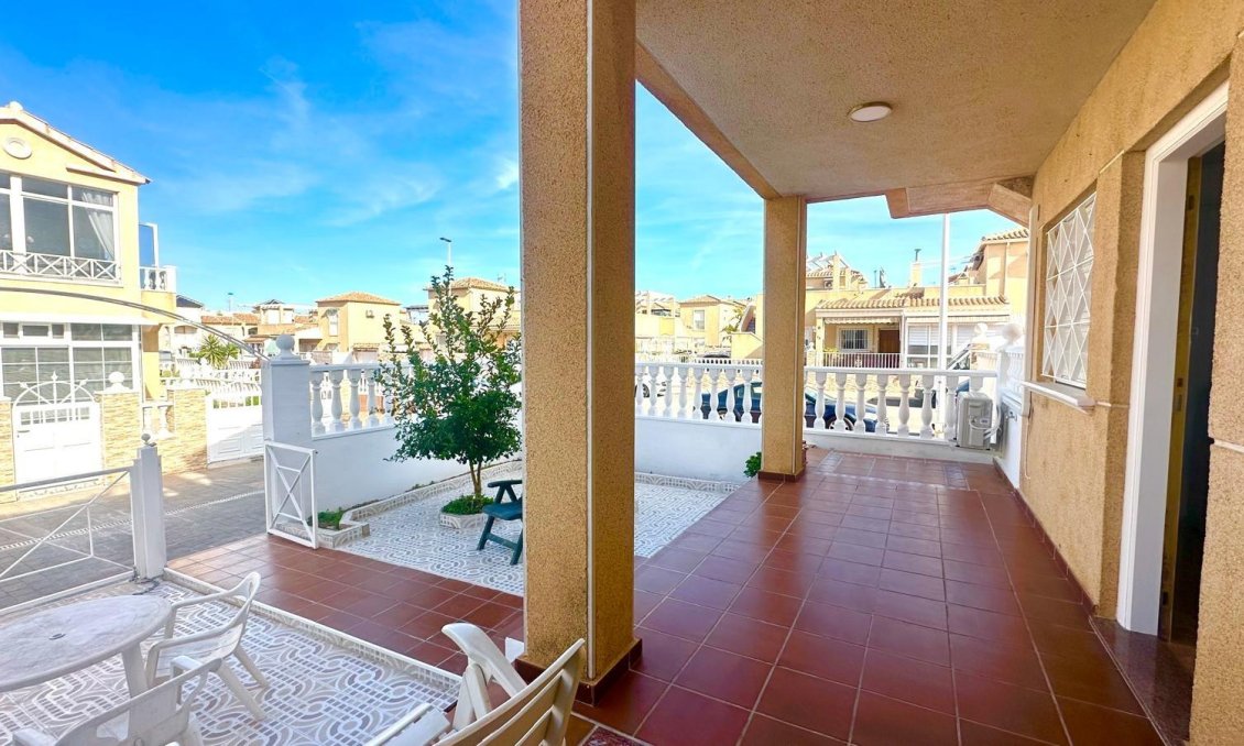 Wiederverkauf - Bungalow -
Torrevieja - Playa de los Locos