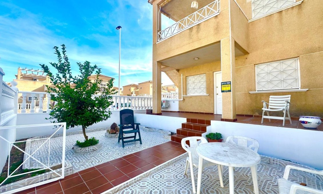 Wiederverkauf - Bungalow -
Torrevieja - Playa de los Locos