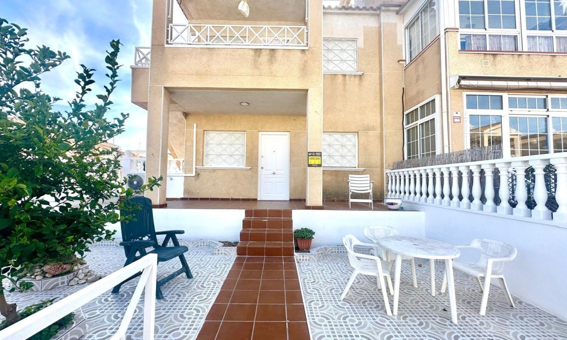 Wiederverkauf - Bungalow -
Torrevieja - Playa de los Locos