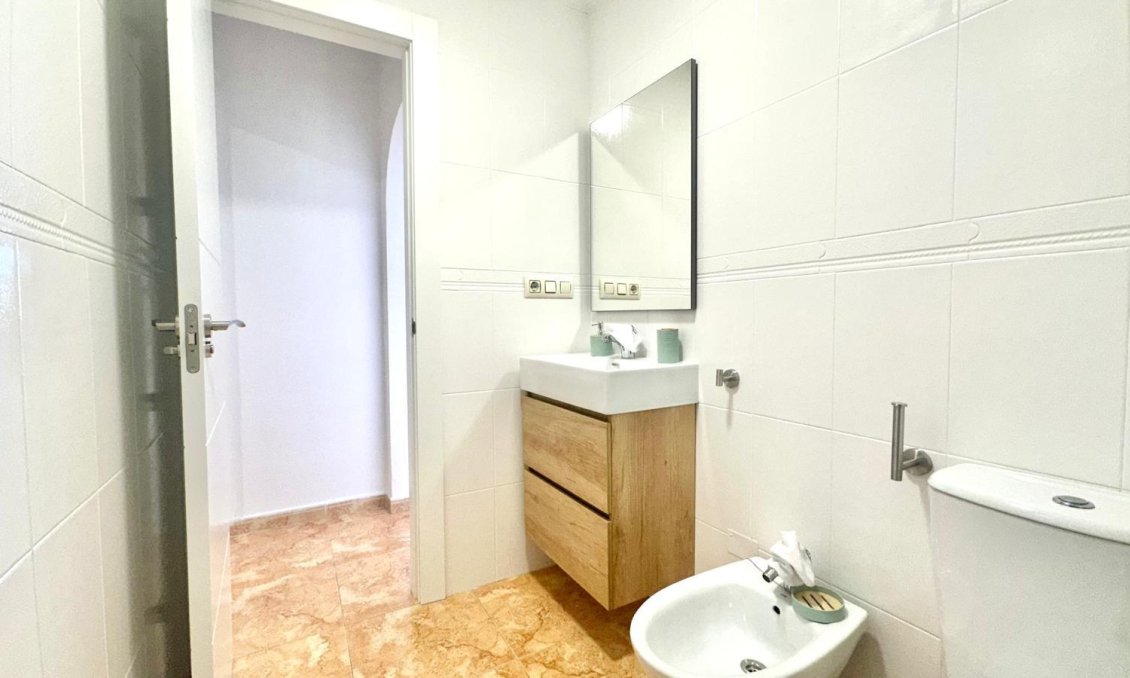 Wiederverkauf - Bungalow -
Torrevieja - Playa de los Locos