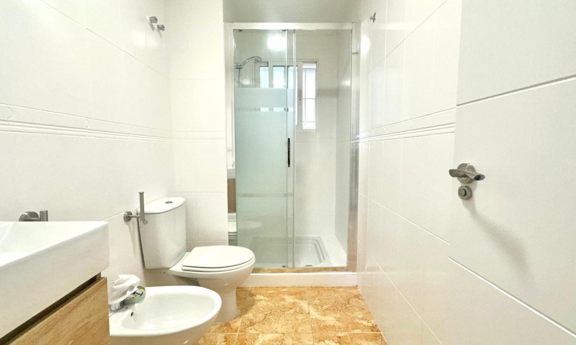 Wiederverkauf - Bungalow -
Torrevieja - Playa de los Locos