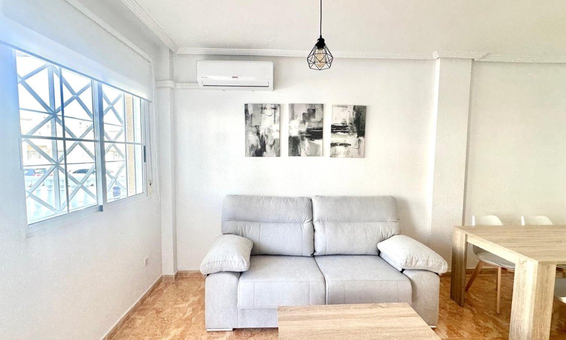 Wiederverkauf - Bungalow -
Torrevieja - Playa de los Locos