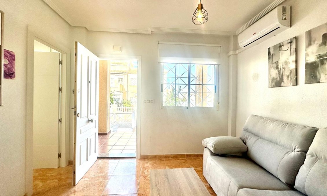 Wiederverkauf - Bungalow -
Torrevieja - Playa de los Locos