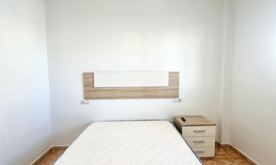 Wiederverkauf - Bungalow -
Torrevieja - Playa de los Locos