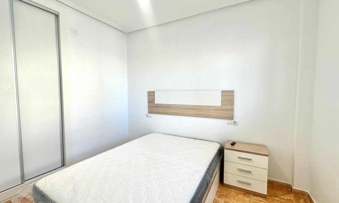 Wiederverkauf - Bungalow -
Torrevieja - Playa de los Locos