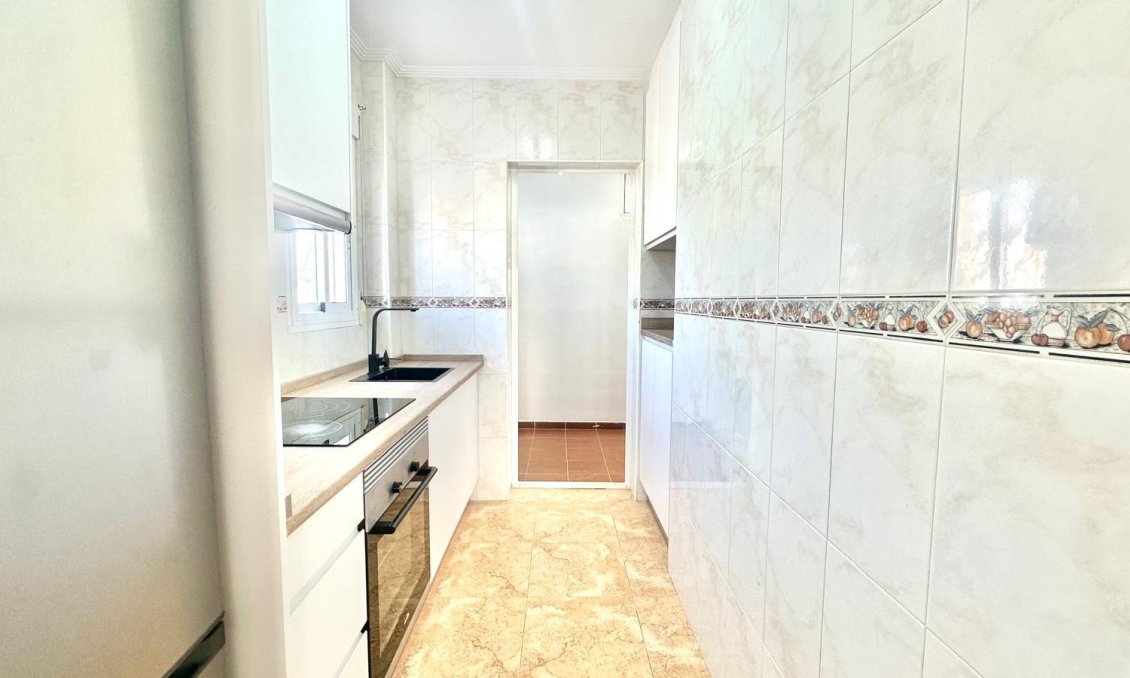 Wiederverkauf - Bungalow -
Torrevieja - Playa de los Locos