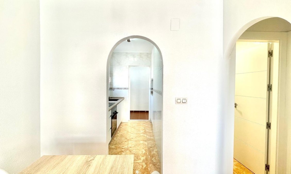 Wiederverkauf - Bungalow -
Torrevieja - Playa de los Locos