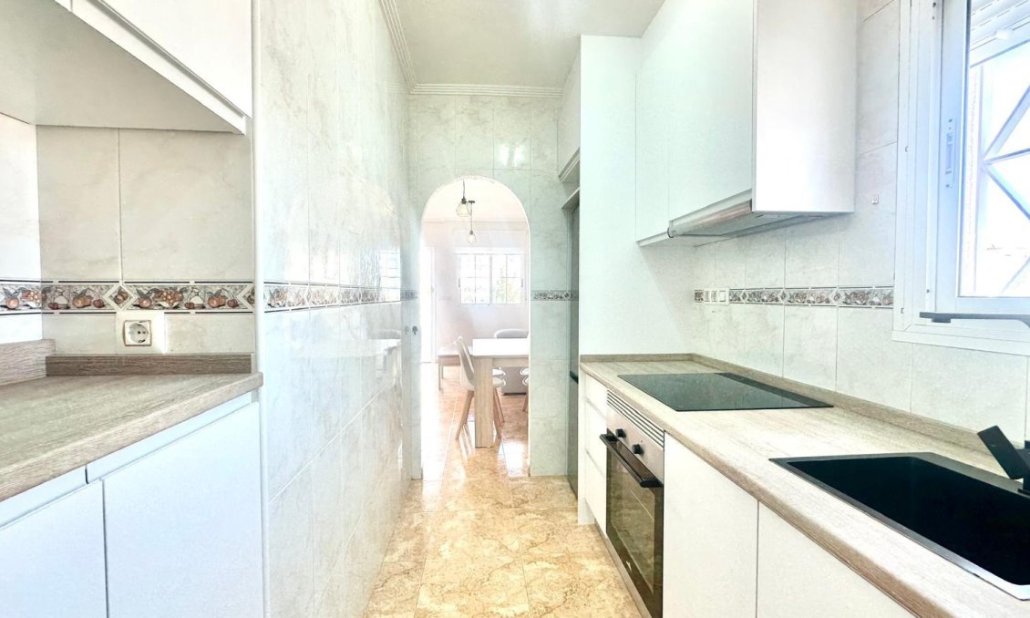 Wiederverkauf - Bungalow -
Torrevieja - Playa de los Locos