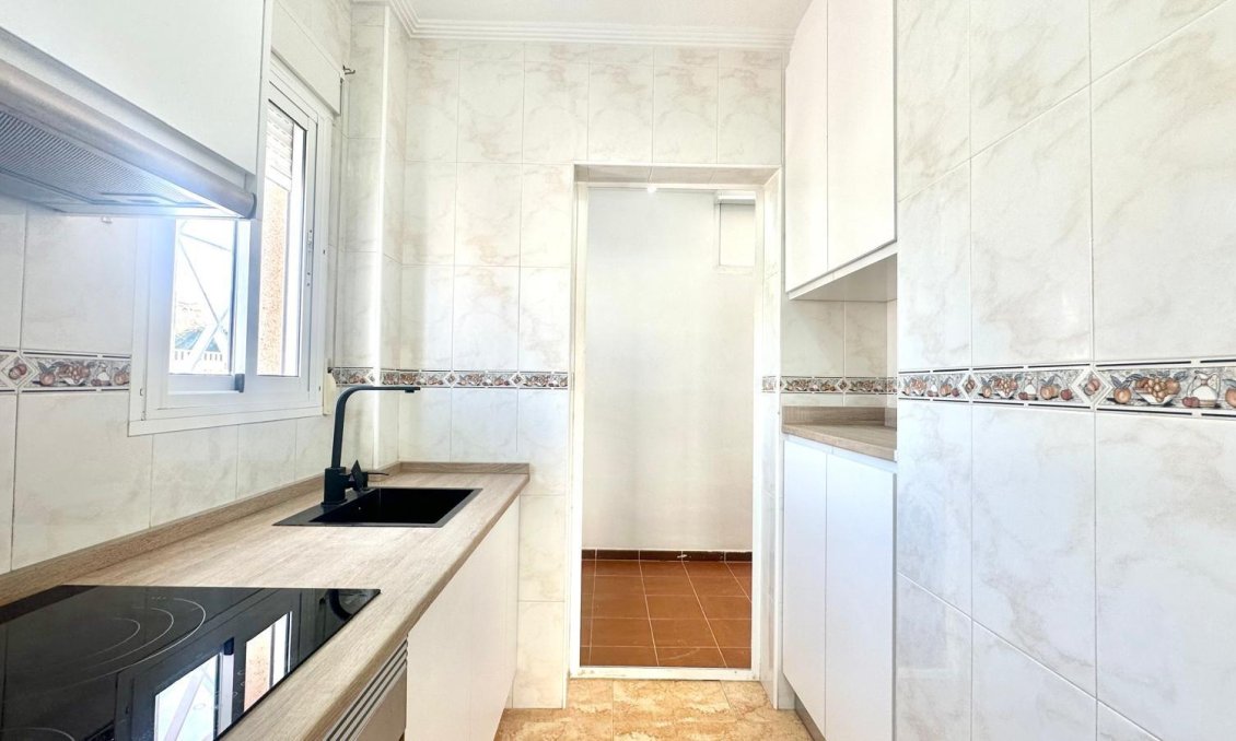 Wiederverkauf - Bungalow -
Torrevieja - Playa de los Locos