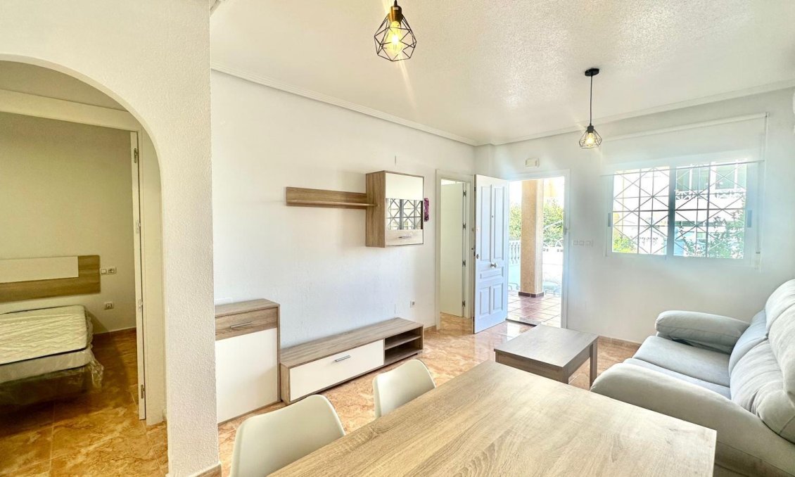 Wiederverkauf - Bungalow -
Torrevieja - Playa de los Locos