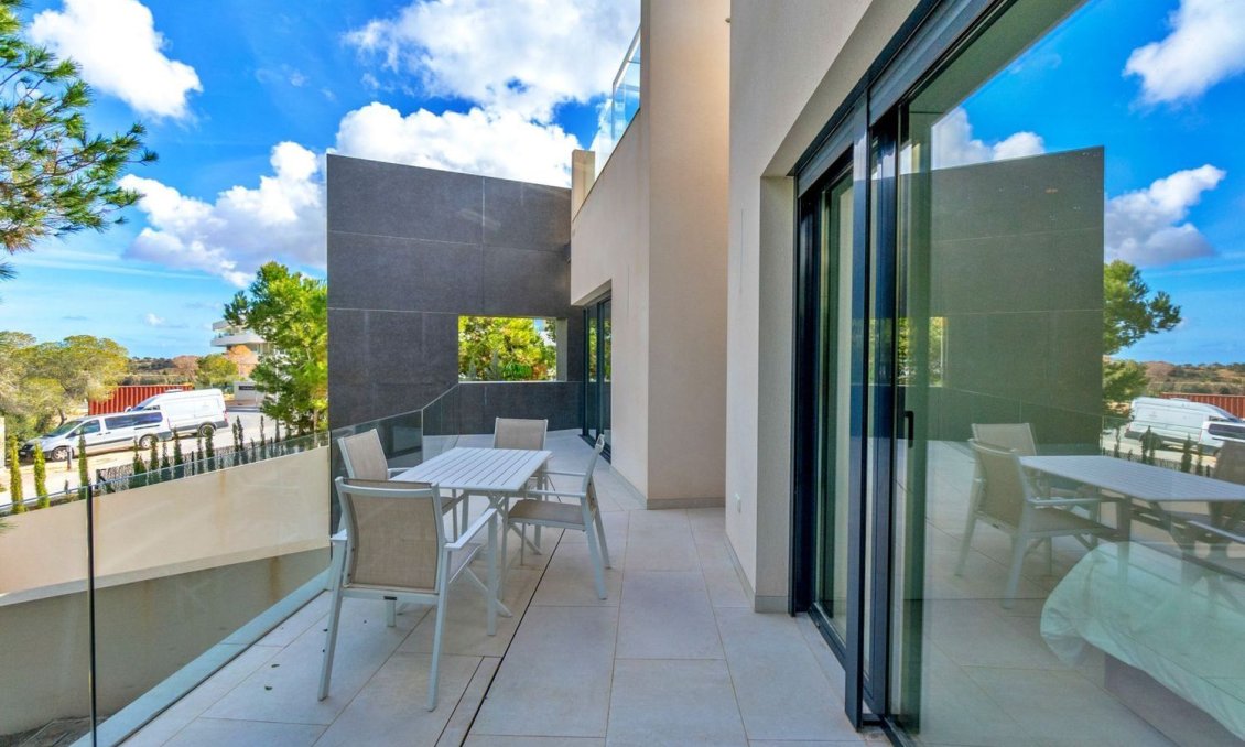 Revente - Villa -
Orihuela - Las Colinas Golf