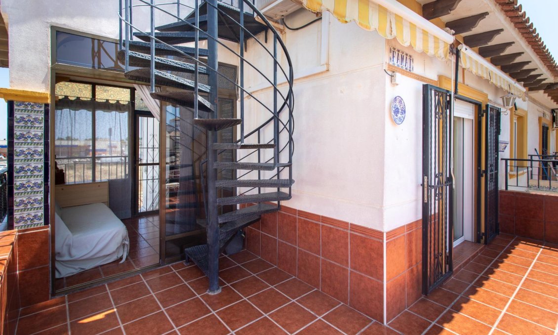 Resale - Bungalow -
Orihuela Costa - Punta Prima