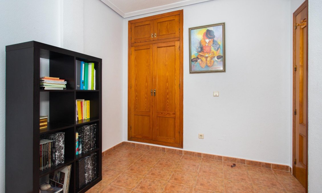 Resale - Bungalow -
Orihuela Costa - Punta Prima