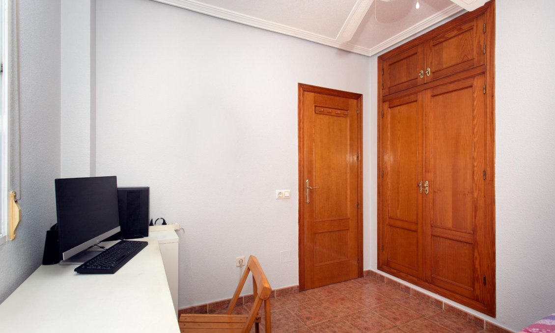 Resale - Bungalow -
Orihuela Costa - Punta Prima