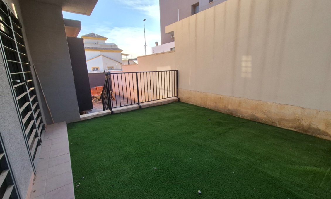 Használt Ingatlanok - Kétszintes lakás -
Torrevieja - Costa Blanca