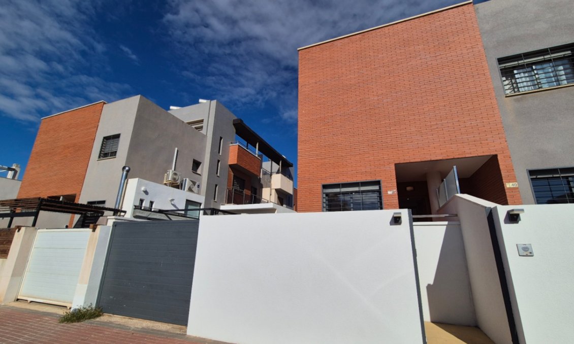 Használt Ingatlanok - Kétszintes lakás -
Torrevieja - Costa Blanca