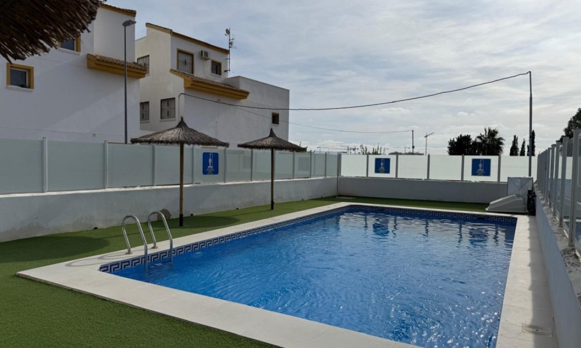 Használt Ingatlanok - Sorház -
Santa Rosalia - Inland