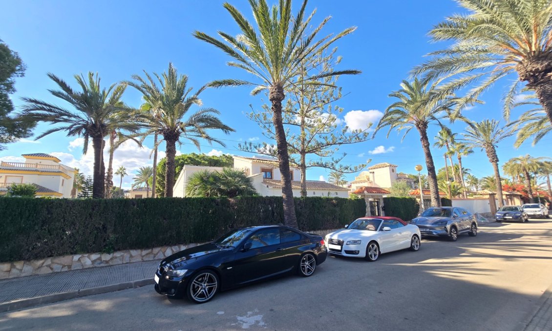 Revente - Villa -
Orihuela Costa - Costa Blanca