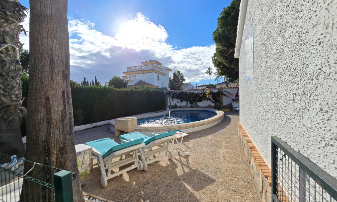 Revente - Villa -
Orihuela Costa - Costa Blanca