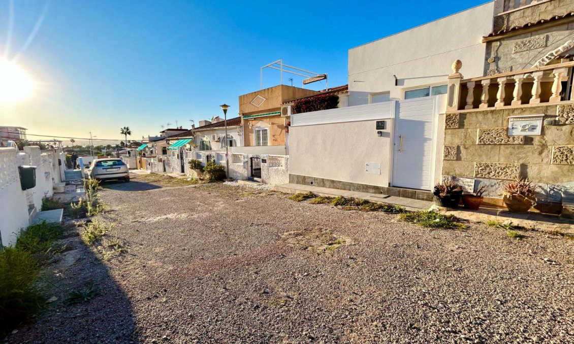 Használt Ingatlanok - Sorház -
Torrevieja - Costa Blanca