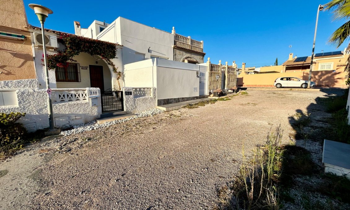 Használt Ingatlanok - Sorház -
Torrevieja - Costa Blanca