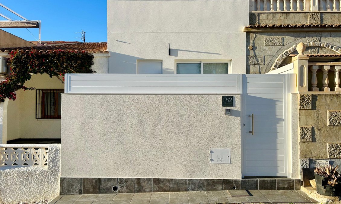 Használt Ingatlanok - Sorház -
Torrevieja - Costa Blanca