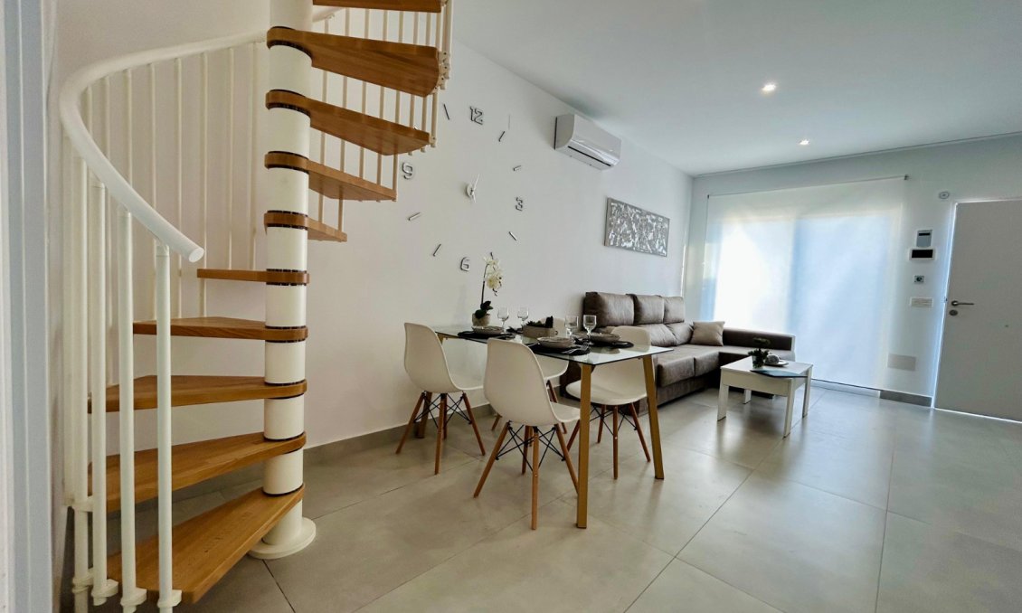 Használt Ingatlanok - Sorház -
Torrevieja - Costa Blanca