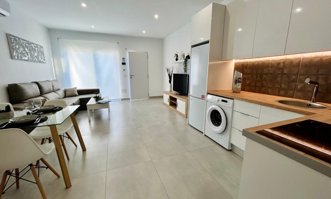 Használt Ingatlanok - Sorház -
Torrevieja - Costa Blanca