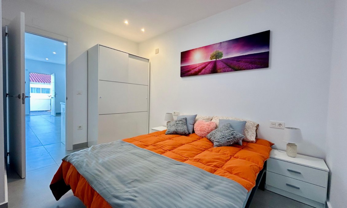 Használt Ingatlanok - Sorház -
Torrevieja - Costa Blanca