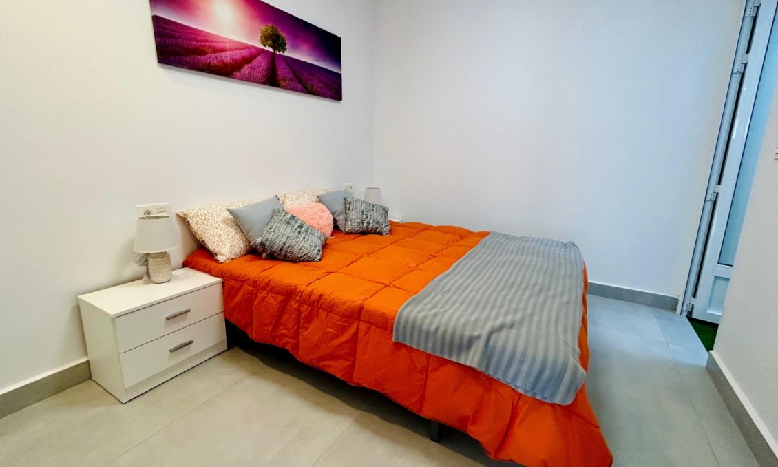 Használt Ingatlanok - Sorház -
Torrevieja - Costa Blanca