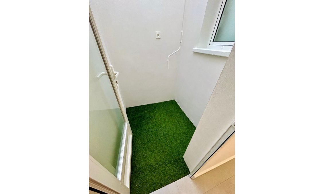 Használt Ingatlanok - Sorház -
Torrevieja - Costa Blanca