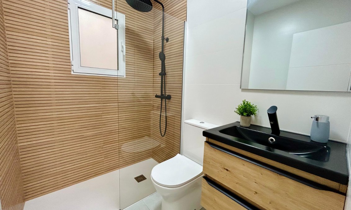 Használt Ingatlanok - Sorház -
Torrevieja - Costa Blanca