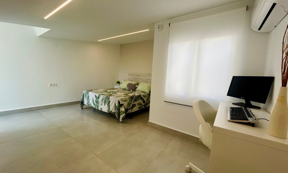 Használt Ingatlanok - Sorház -
Torrevieja - Costa Blanca