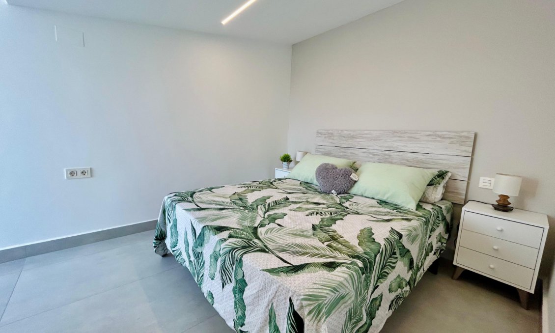 Használt Ingatlanok - Sorház -
Torrevieja - Costa Blanca