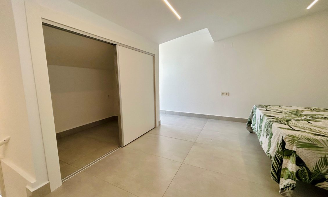 Használt Ingatlanok - Sorház -
Torrevieja - Costa Blanca