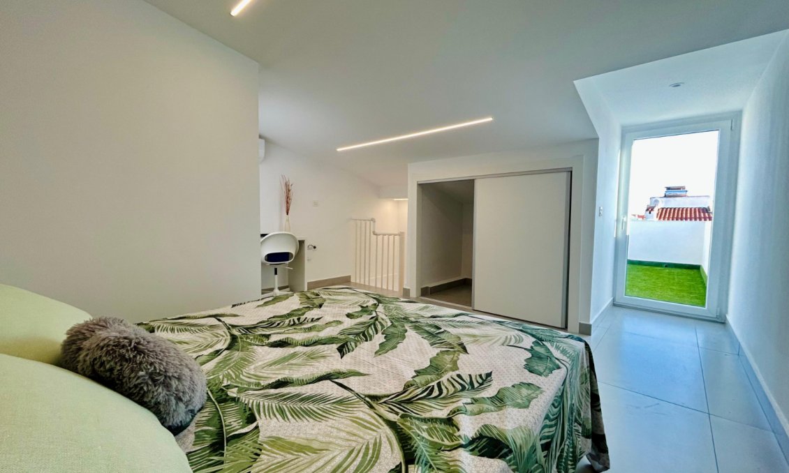 Használt Ingatlanok - Sorház -
Torrevieja - Costa Blanca