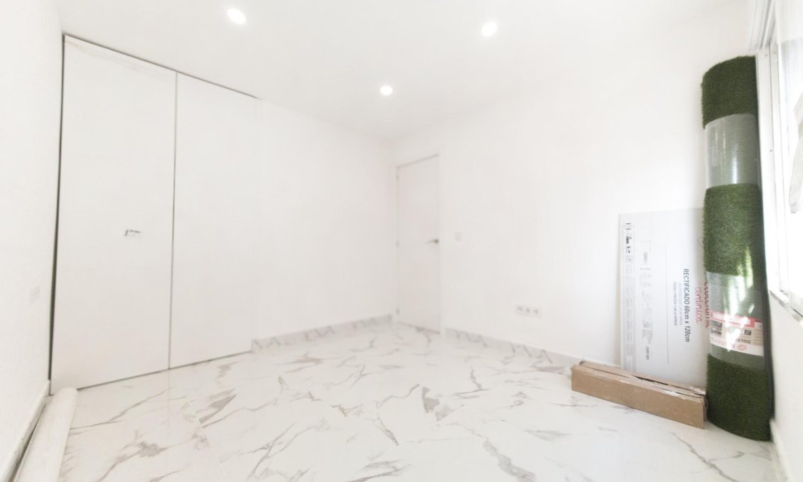 Wiederverkauf - Wohnung -
Torrevieja - Playa De Los Naufragos