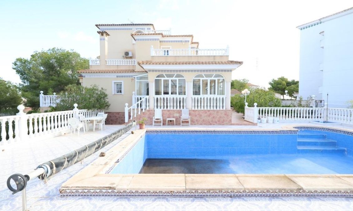 Revente - Villa -
Orihuela Costa - Costa Blanca