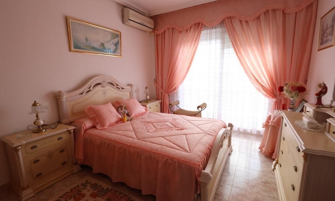 Revente - Villa -
Orihuela Costa - Costa Blanca